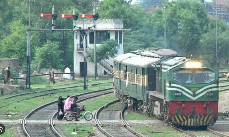 Young boy dies after falling from train in Pattoki