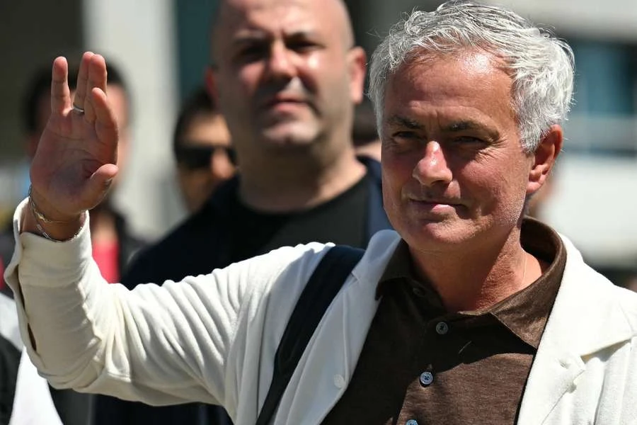 New Fenerbahce coach Mourinho arrives in Istanbul