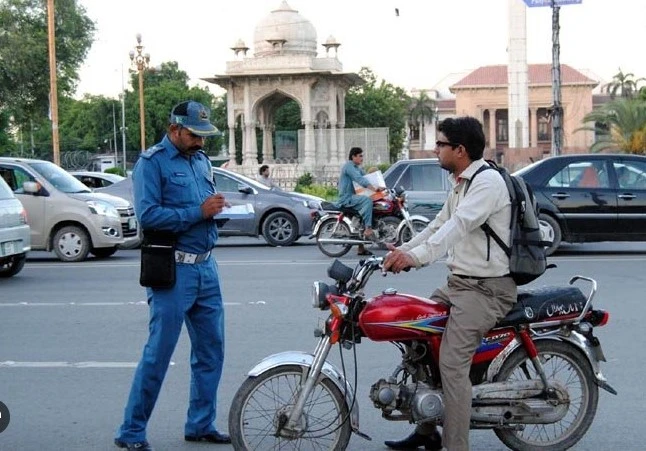 No challan of motorists in Lahore today to mark Education Day