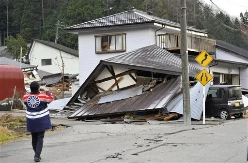 Strong earthquake hits central Japan, three houses collapsed