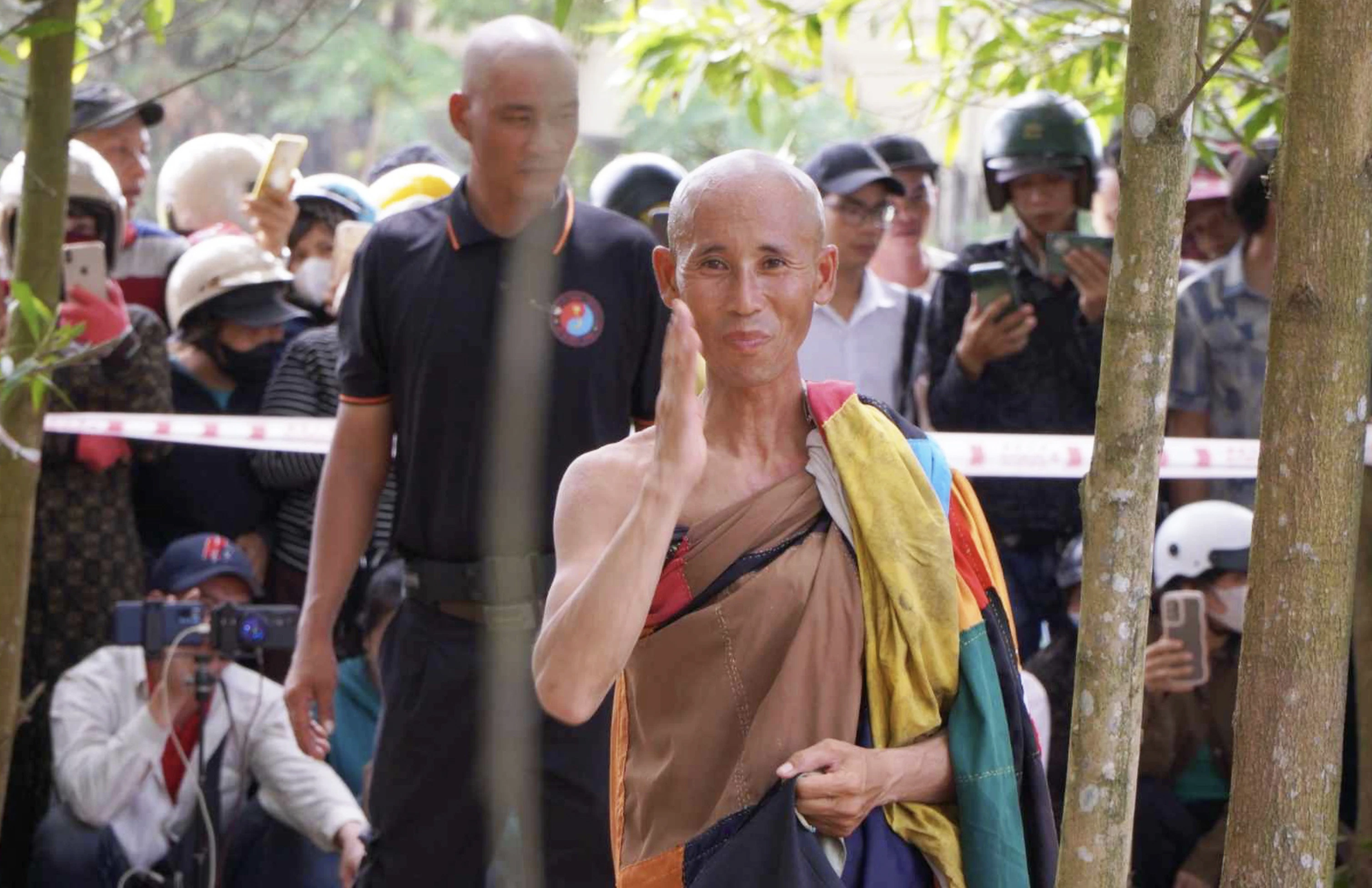 Buddhist 'phenomenon' ends north-south Vietnam walk