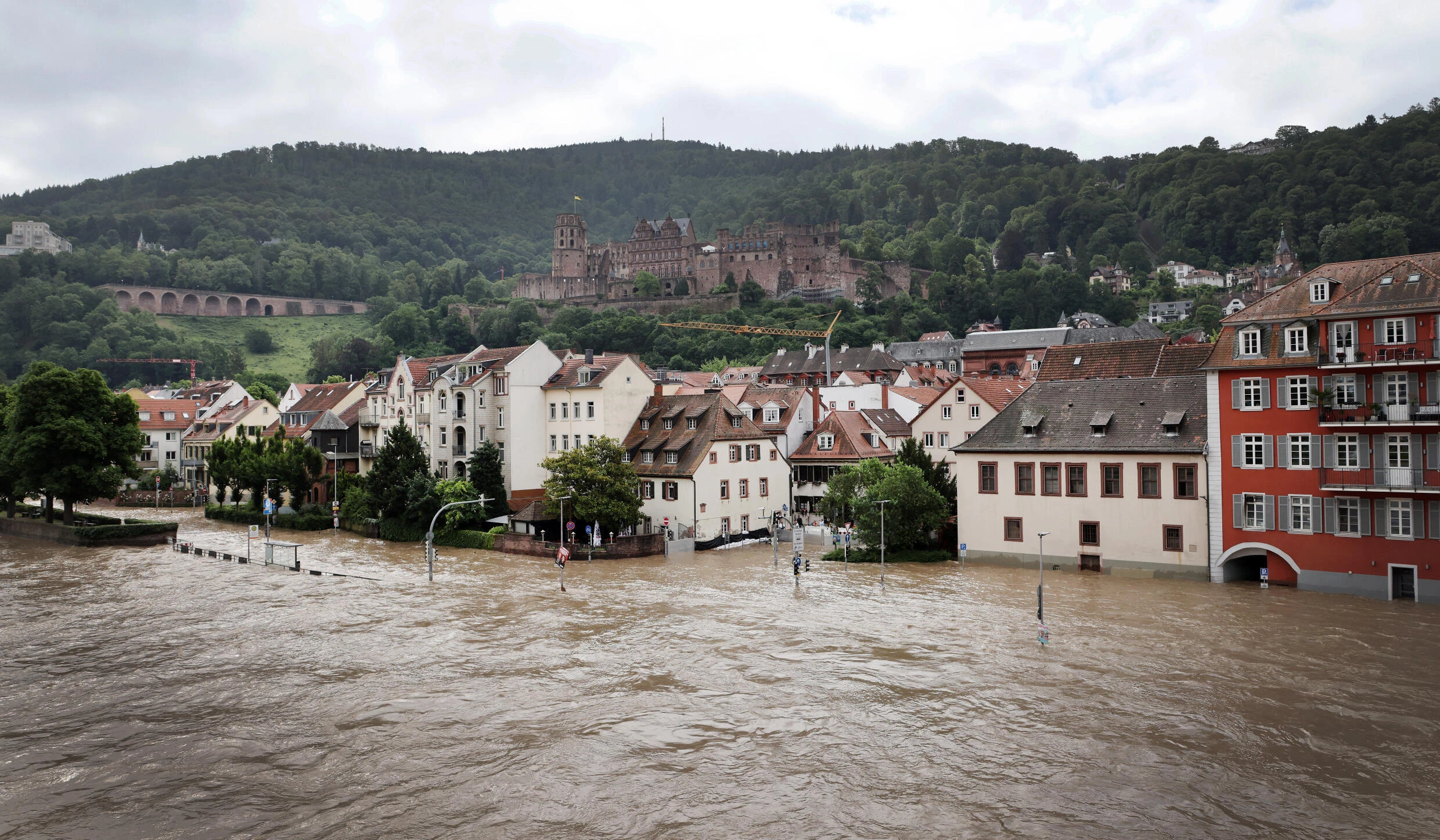 Thousands evacuated from German flood zone as Scholz visits