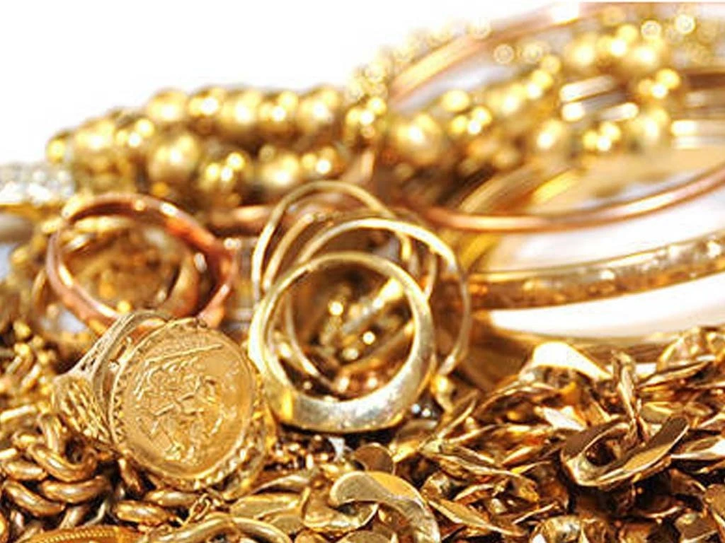 Gold price surges by Rs700 per tola in Pakistan