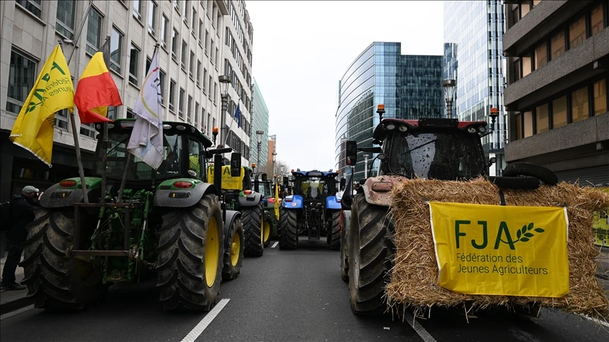 Hardline farmers back in Brussels to protest EU policies