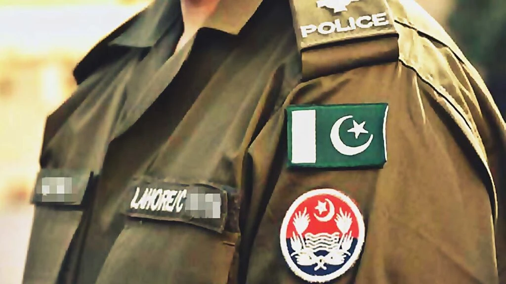 IG Punjab awards cash prizes to 1,210 police officers for outstanding performance