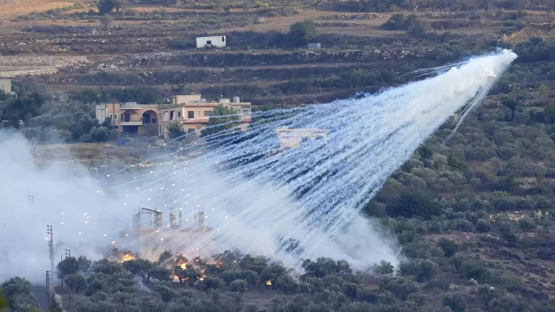 Israeli white phosphorus stalks south Lebanon: rights groups