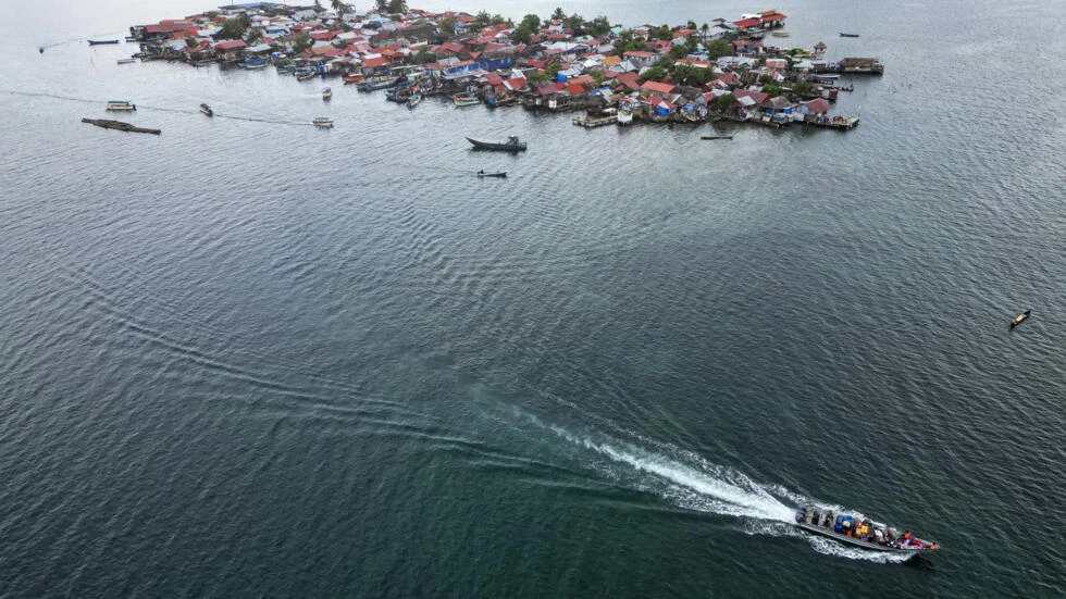 'Life goes on' - Panama islanders relocated as sea level rises