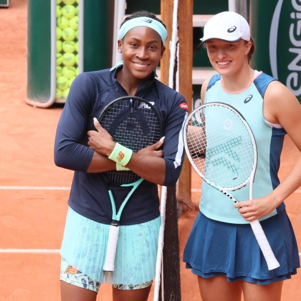 Swiatek lines up Gauff showdown in French Open semi-finals