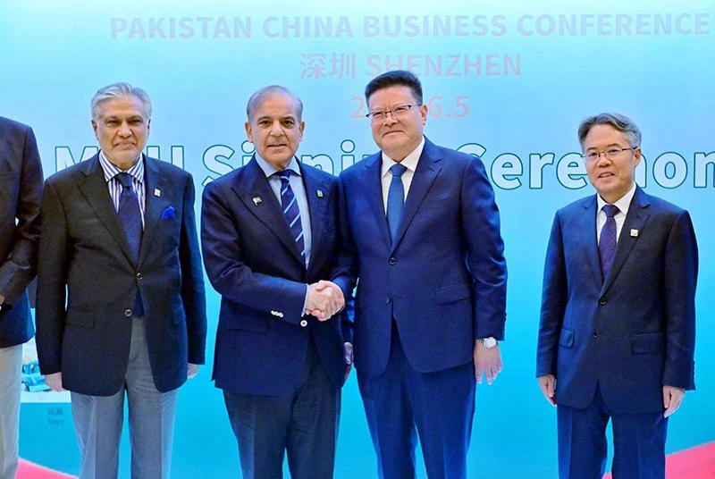 PM Shehbaz visits Huawei HQs in Shenzhen, lauds innovation of Chinese tech giant