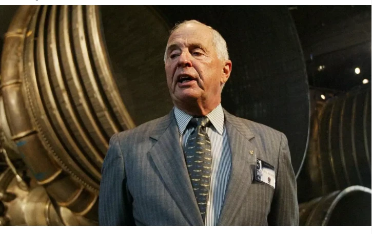 Apollo 8 astronaut dies in small plane crash at age 90