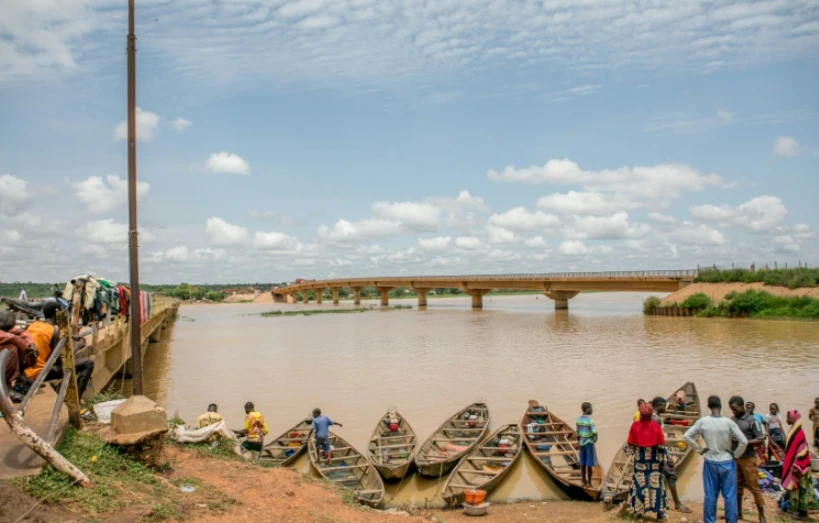 Benin arrests five Nigeriens in rumbling border row