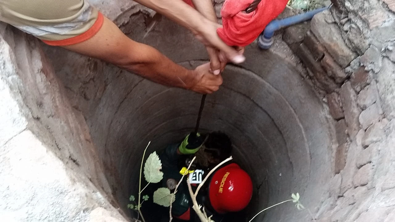 Two workers die after falling into well in Murree