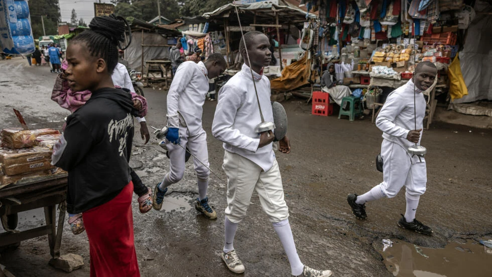 Fencing offers teens hope in impoverished Nairobi slum