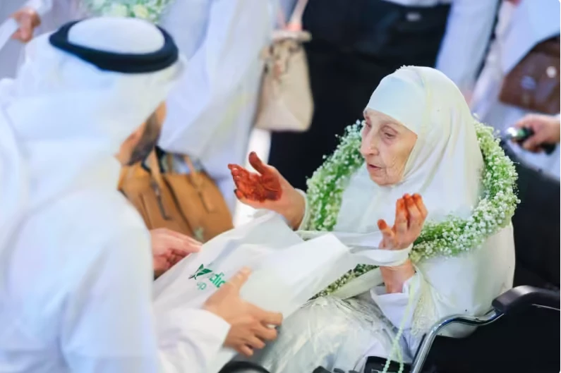 130-Year-Old Algerian woman arrives Makkah for Hajj