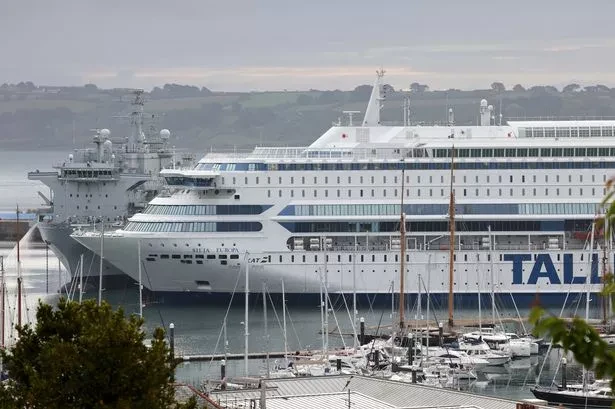 Italian G7 police sleeping on decrepit cruise ship: union