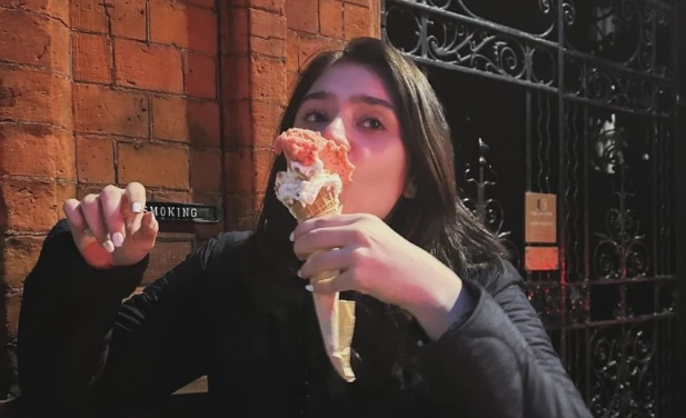 Durefishan Saleem mesmerizes fans with her foody mood in London