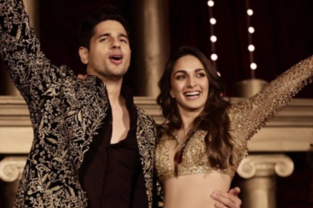 Sidharth Malhotra cheers as Kiara Advani marks a decade in Bollywood