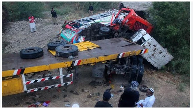 Five people die in truck-rickshaw collision in Khairpur