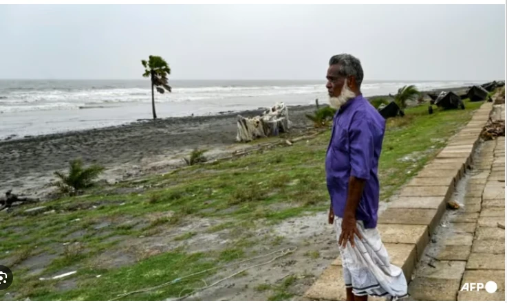 Sea swamps Bangladesh at one of world's fastest rates