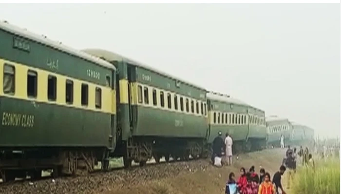 Shikarpur-bound train derails near Habibkot 