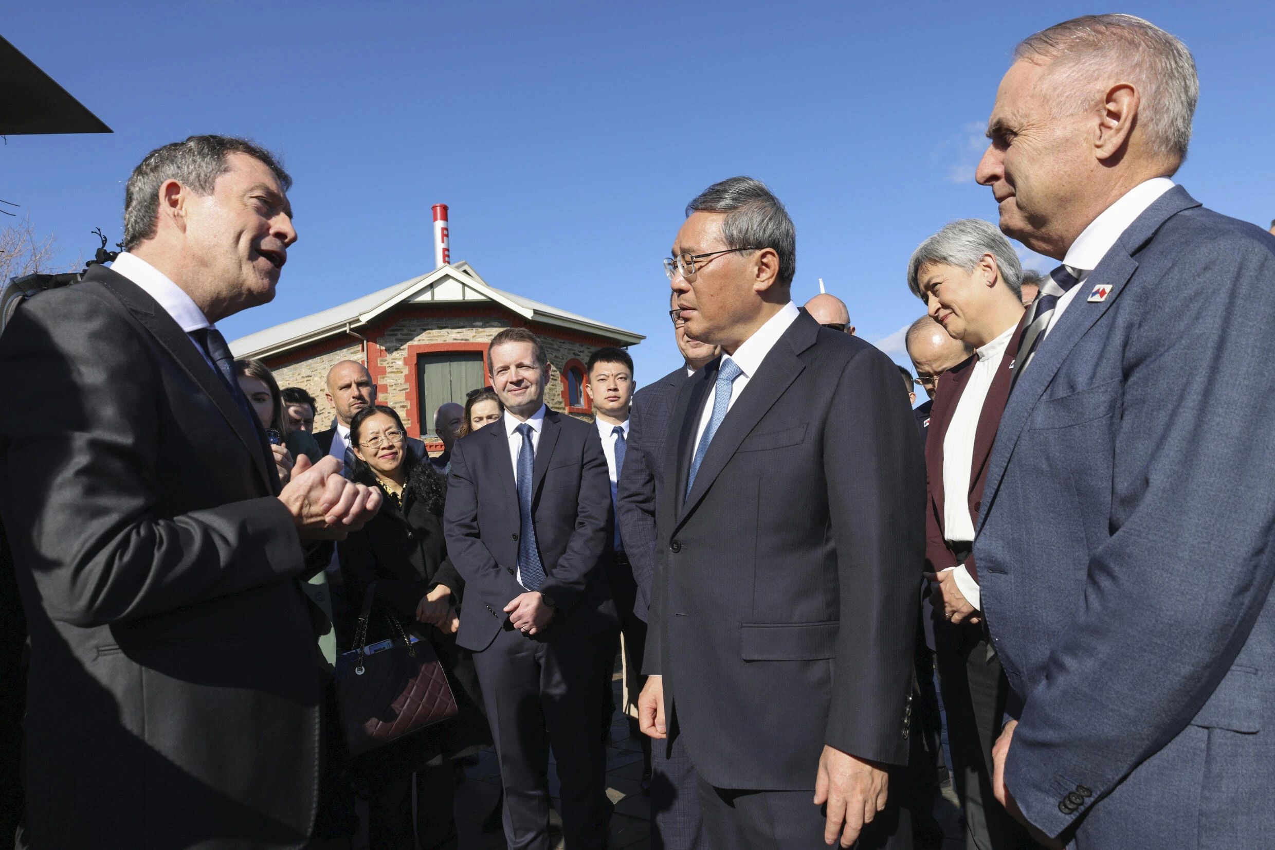 Chinese Premier Li toasts warming trade ties in Australia