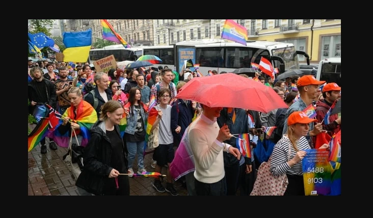 Hundreds gather in Kyiv for war-shrouded Pride march