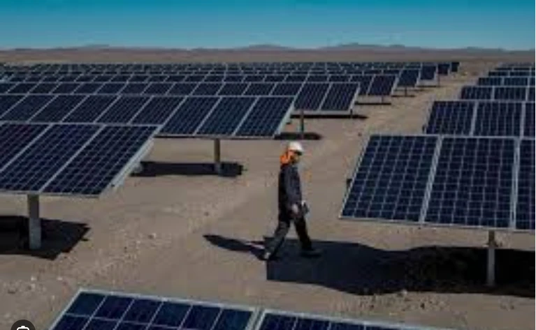 Argentina starts removing solar panels from Chilean border