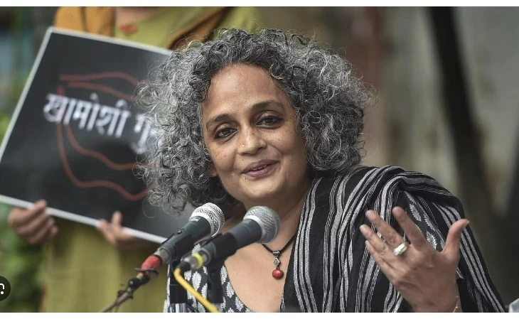 Famous Indian writer Arundhati Roy faces anti-terror prosecution over Kashmir remarks