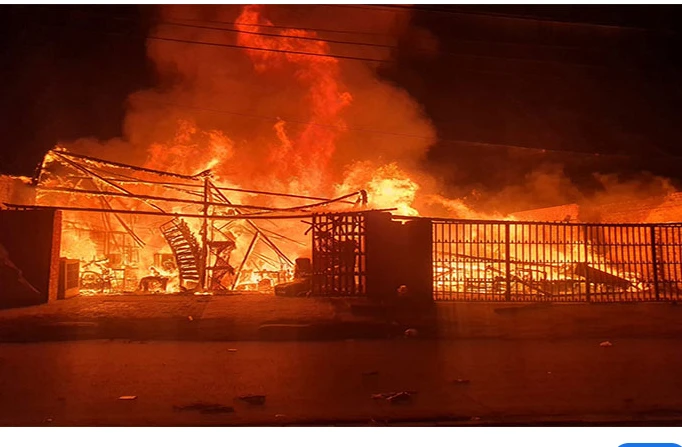 Fire destroys paper factory’s godown in Lahore