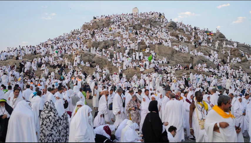 More than 300 Egyptian pilgrims die in hajj, most from heat: diplomats