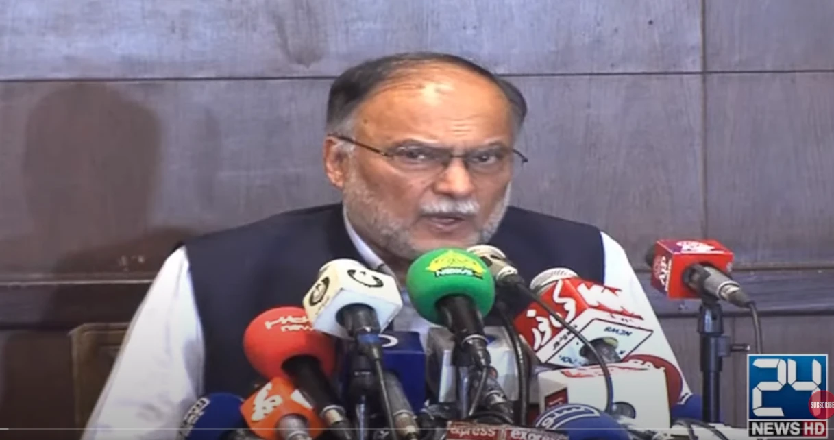 Ahsan Iqbal condemns smear campaign against Pakistan-China relations