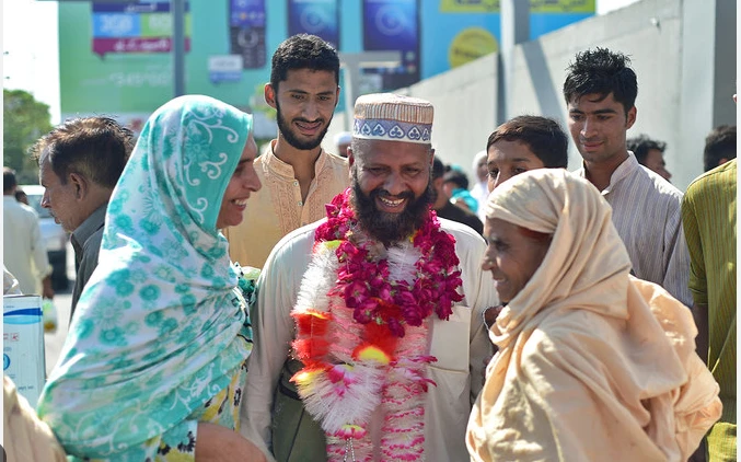 First Hajj flight carrying 354 Hajis lands at Lahore Airport