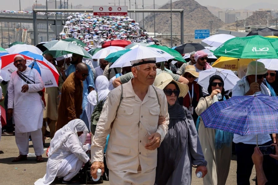 Loved ones search for missing as hajj death toll passes 900