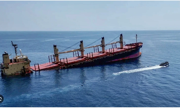 Ship 'believed to have sunk' after Yemeni rebels attack in Red Sea