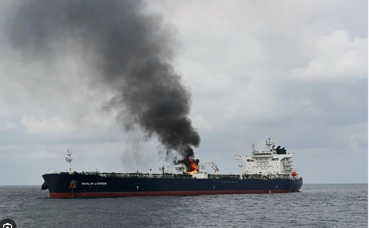 Explosions near ship off Yemen