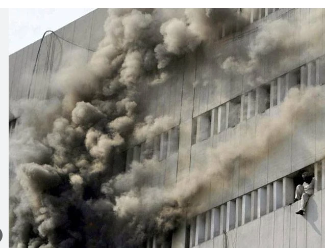 Fire engulfs Barkat Market plaza in Lahore