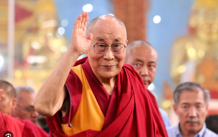 Dalai Lama arrives in US for knee treatment