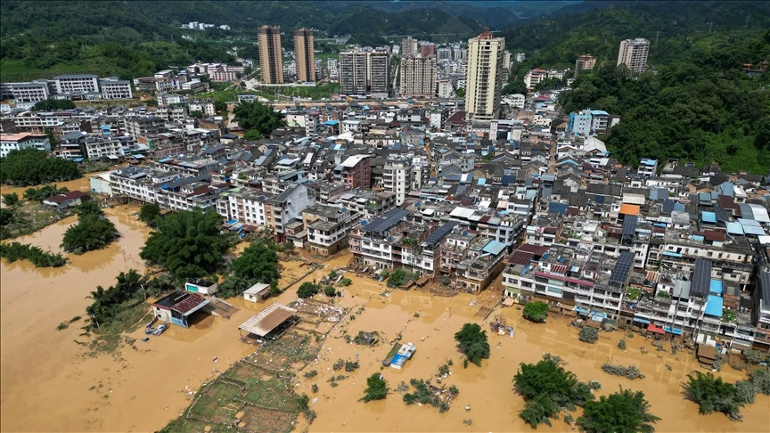 Landslide kills eight in China after heavy rainfall