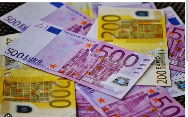 Homeless man turns in 2,000 euros in Amsterdam