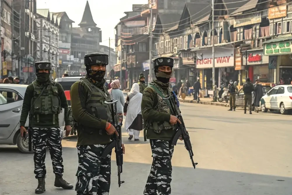 Indian soldiers kill three suspected Kashmiri people