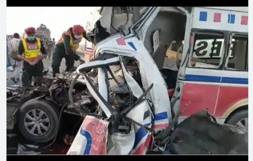 Five dead as 1122 ambulance collides with oil tanker in Attock