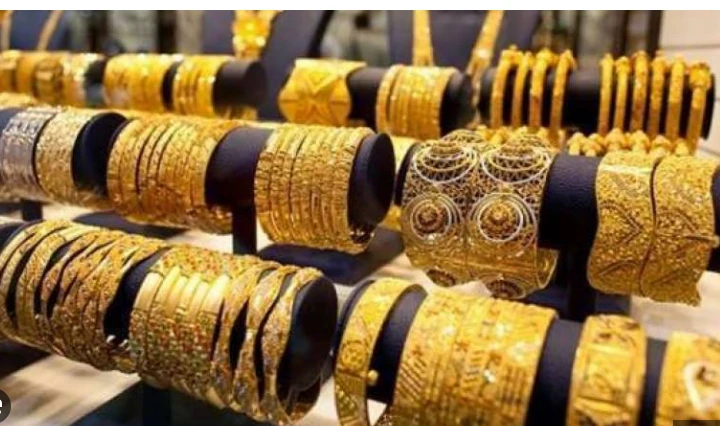 Gold rate in Pakistan up by Rs700 per tola