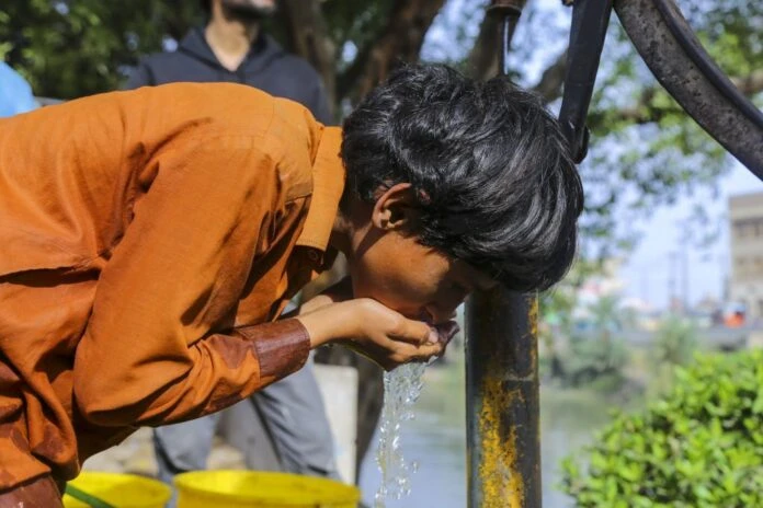 Humid weather to persist; rain likely at isolated places