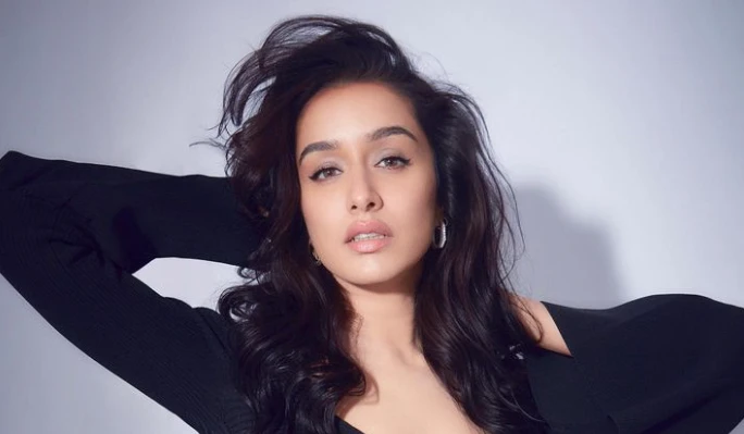 OMG! Shraddha Kapoor cracks multiple walnuts with smartphone