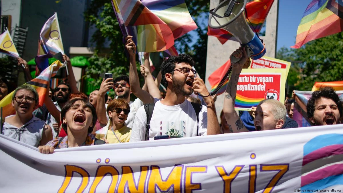 Istanbul Pride march leads to several arrests