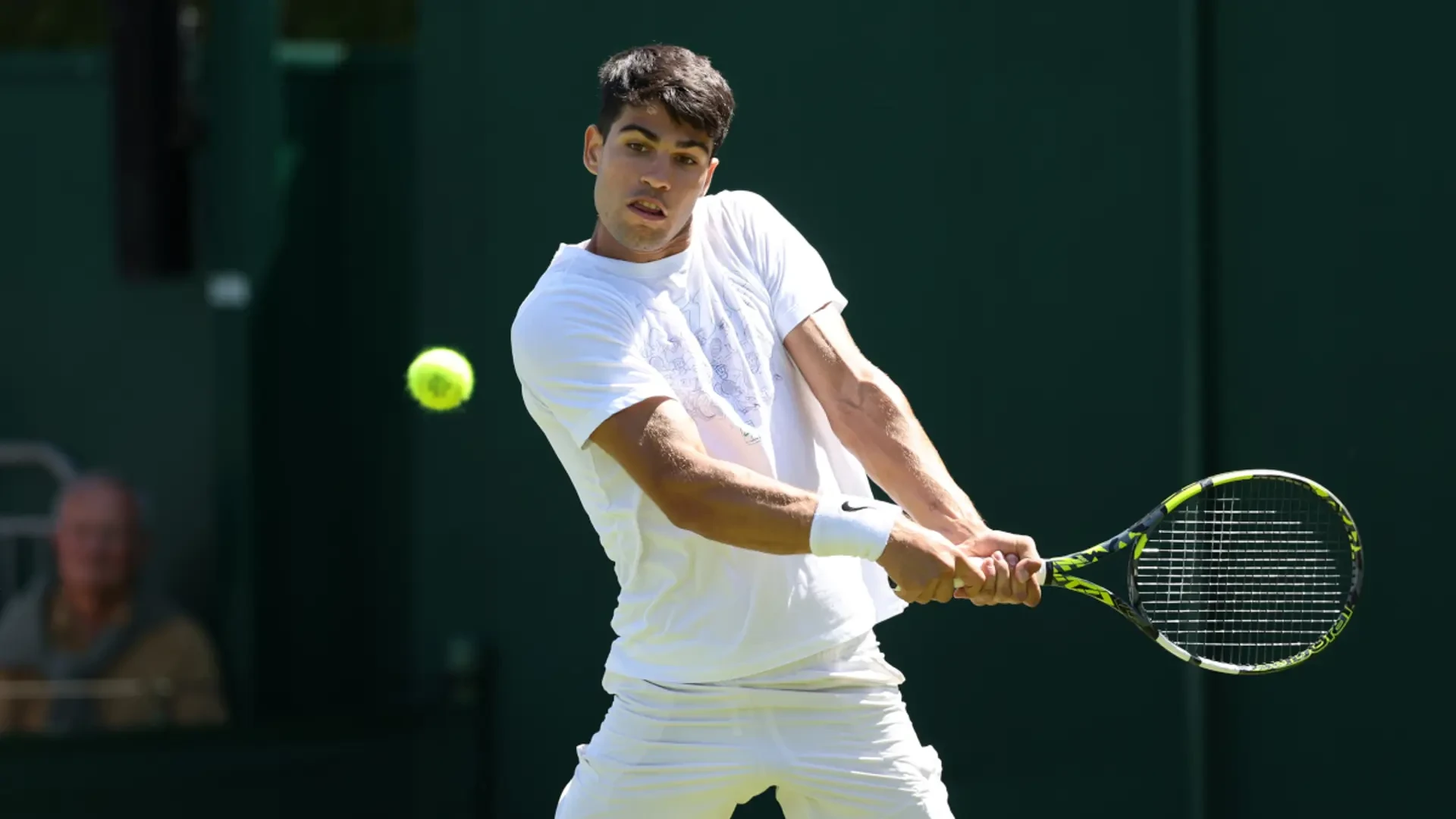 Alcaraz starts Wimbledon title defence as Murray wants 'closure'