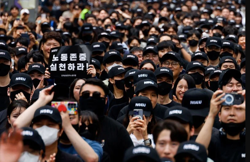 S. Korea Samsung workers declare immediate strike