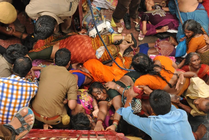 27 crushed to death in India religious gathering