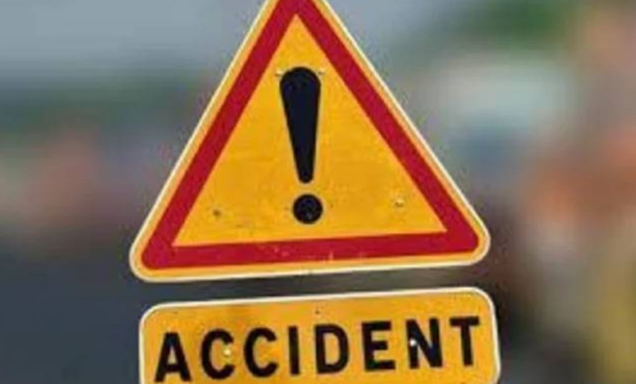 Five die as car rams a tractor-trolley in Sahiwal