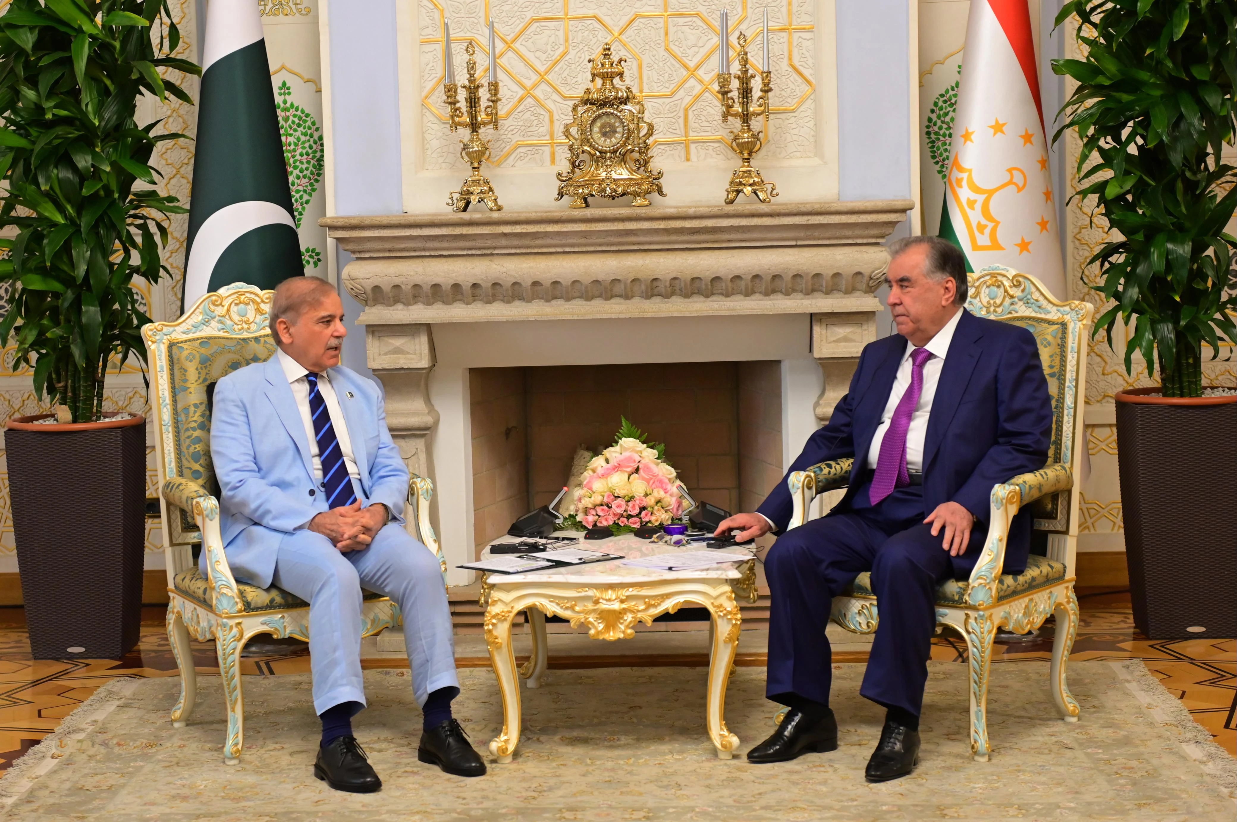 PM Shehbaz emphasizes on strengthening ties in meeting with Tajik President